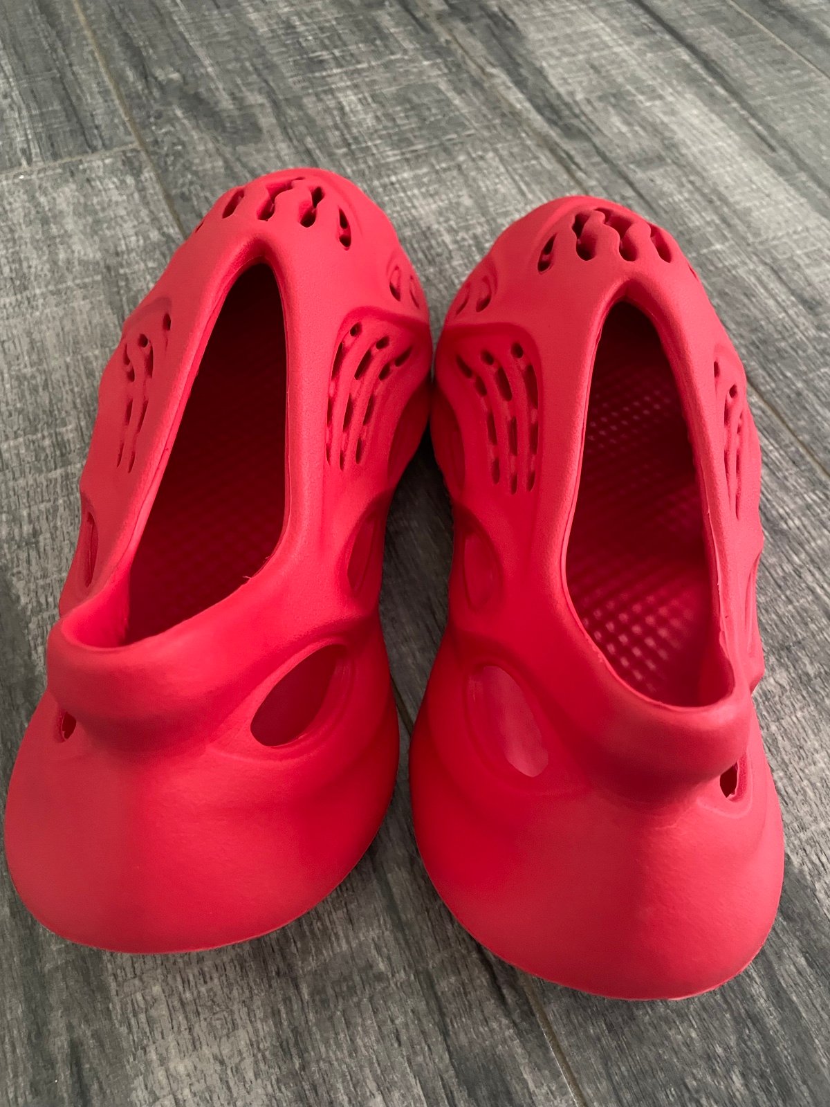 Yeezy foam runners size 10 in red