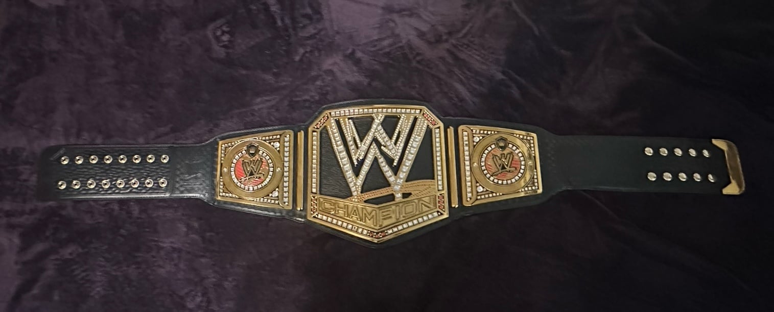 WWE Championship replica belt *2013