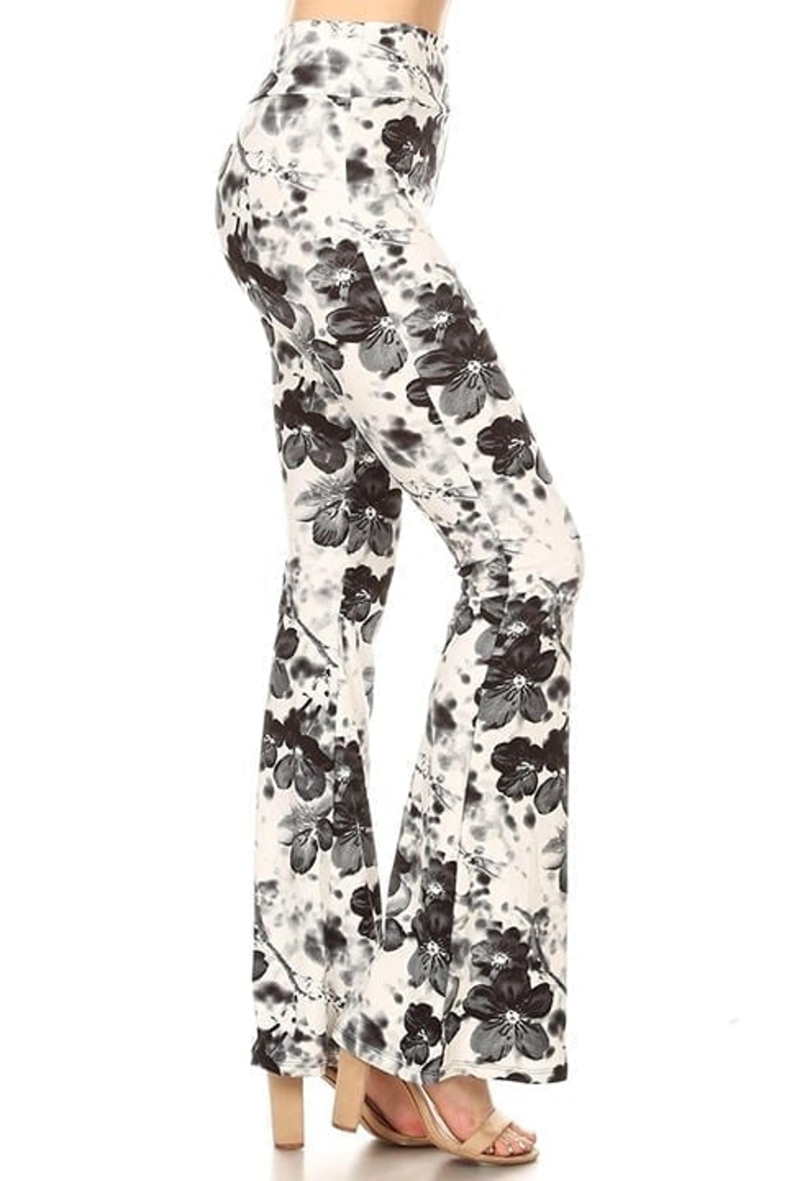 Women Ultra Soft High Waisted Flare Yoga Leggings Size M Elastic Waist White/Blk