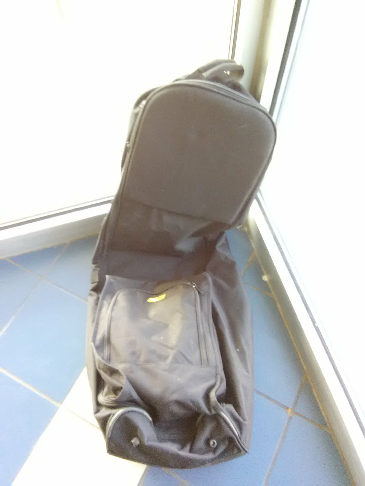 BAG BOY PADDED WHEELED GOLF BAG