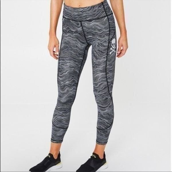 Lululemon In Movement Tight 25”