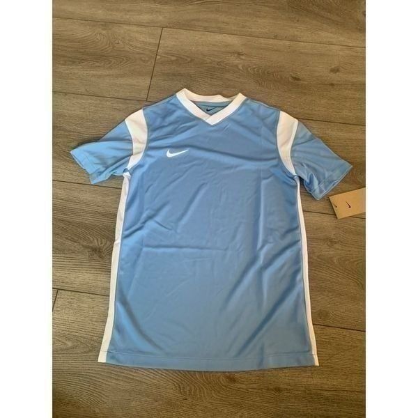 Nike kids football/soccer jersey great for any sport practice