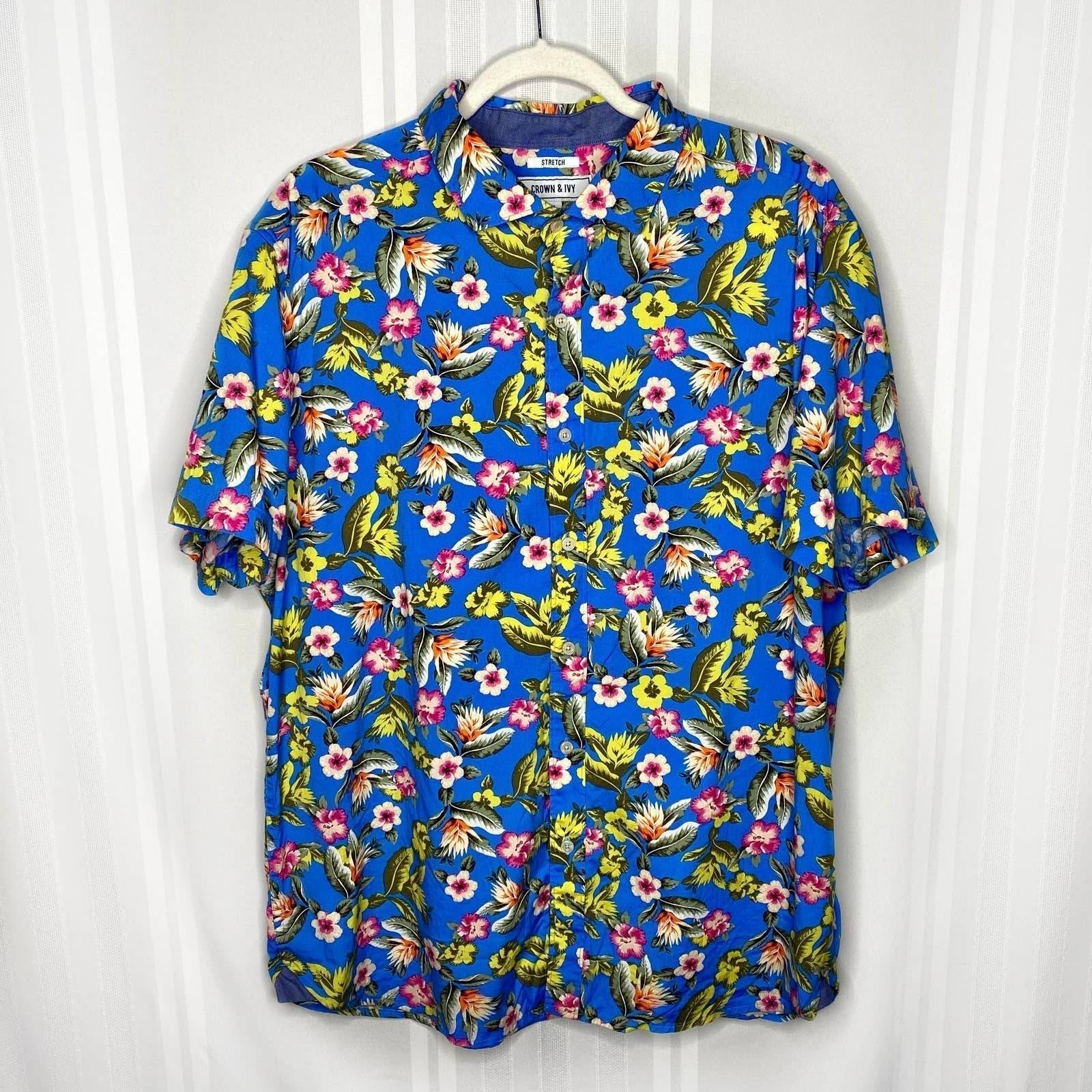 Crown & Ivy Stretch Short Sleeve Hawaiian Button Up Shirt Men's XL Blue Floral
