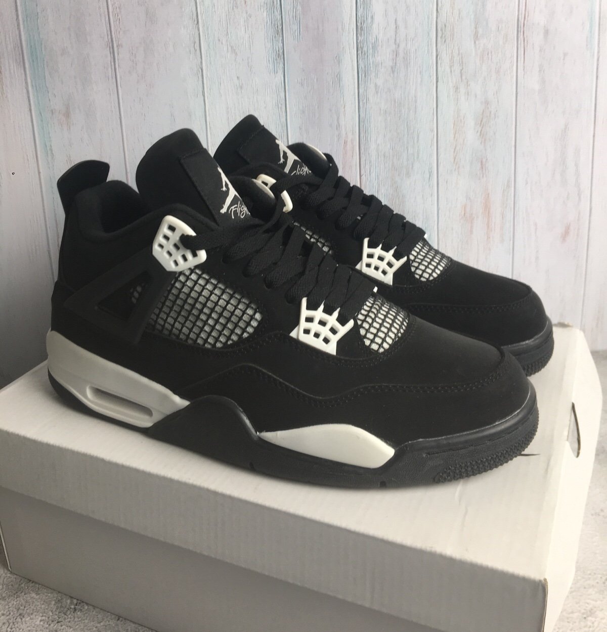 Jordan 4 Retro White  Thunder Size 7 M