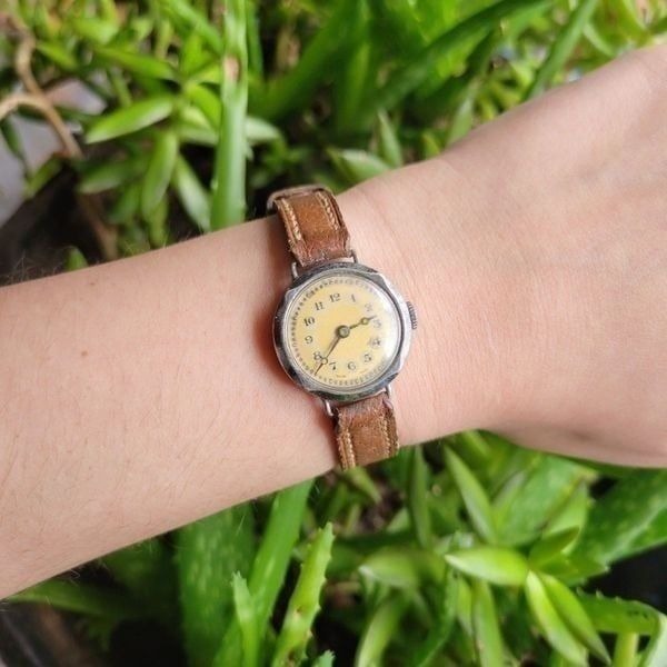 Vintage Classic Leather Watch