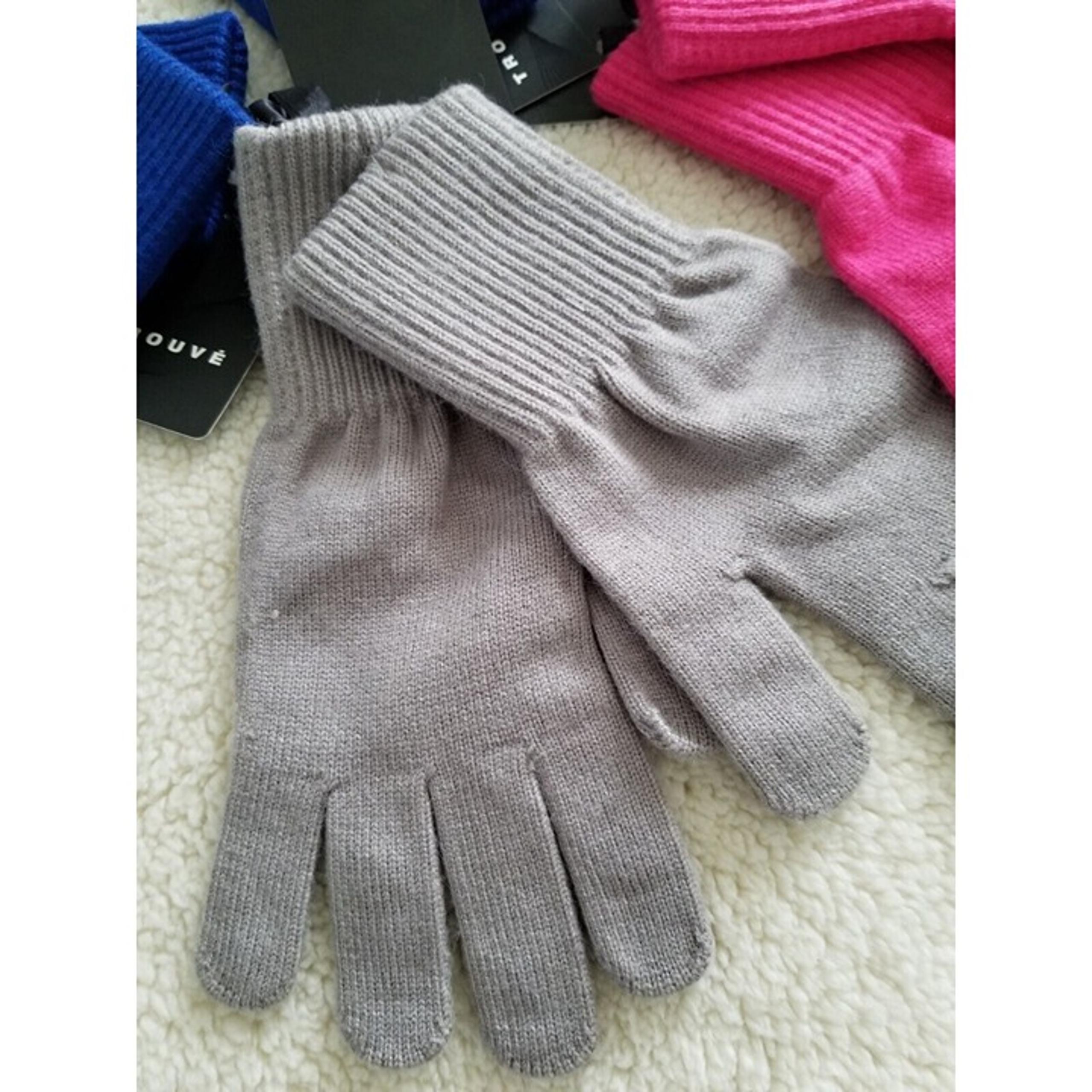 Trouve' Nordstrom Women's Soft Knit Grey Alloy High Wrist Gloves One Size.