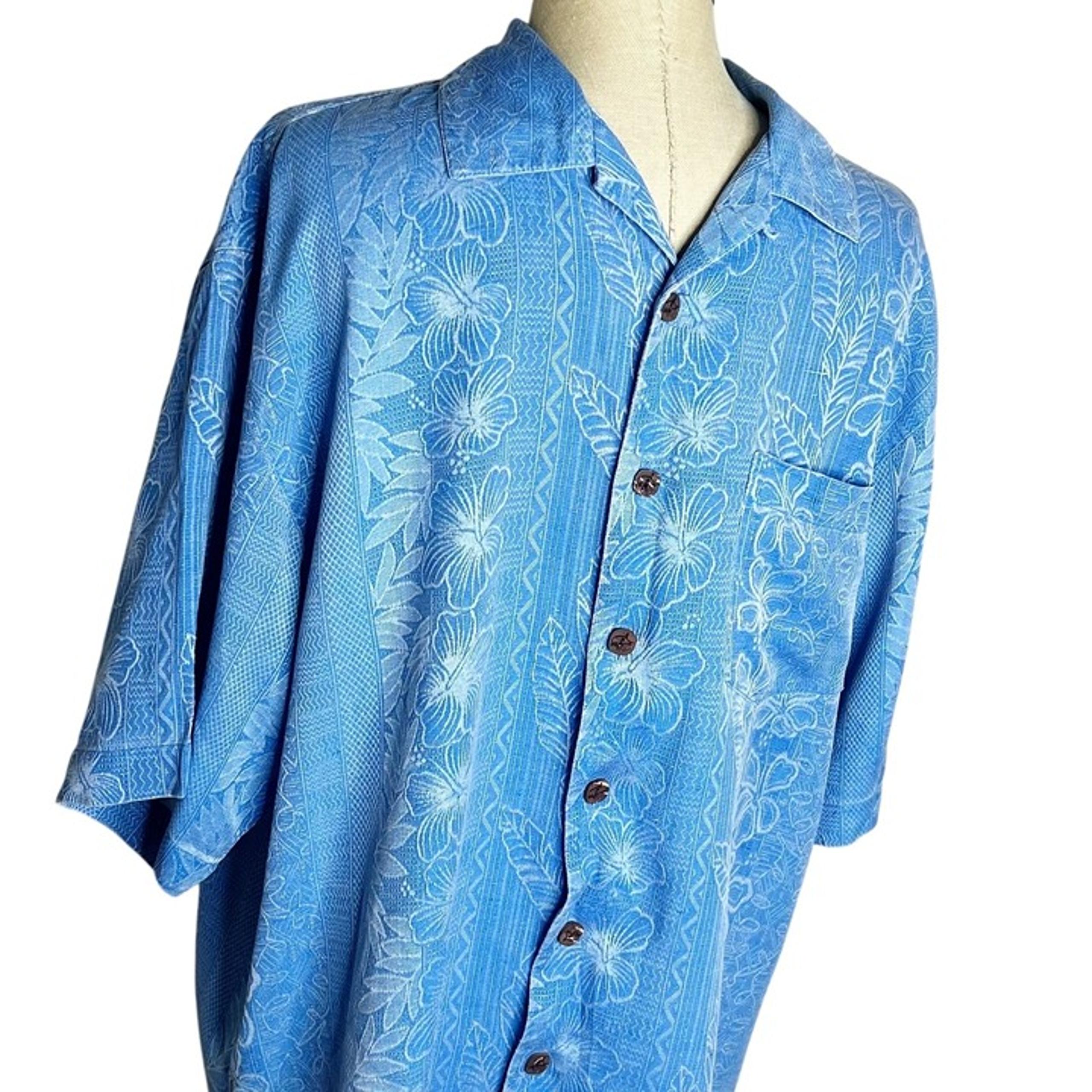 Bermuda Bay Hawaiian Shirt Mens Size M Blue Silk Button Front Wood Buttons