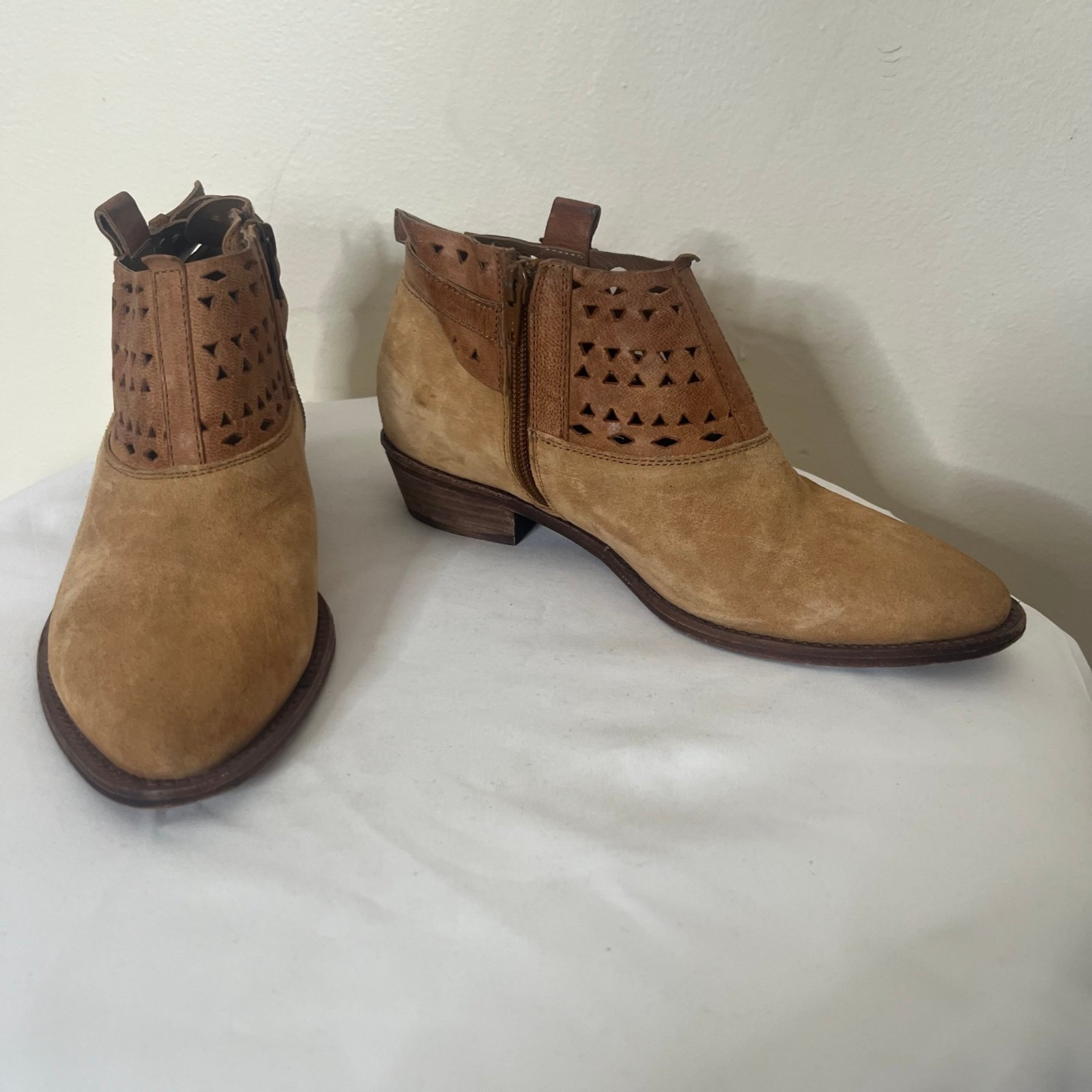 Women’s Bohetto Terra Cotta Suede/Leather Pointed Toe Buckle Ankle Boots Sz 37