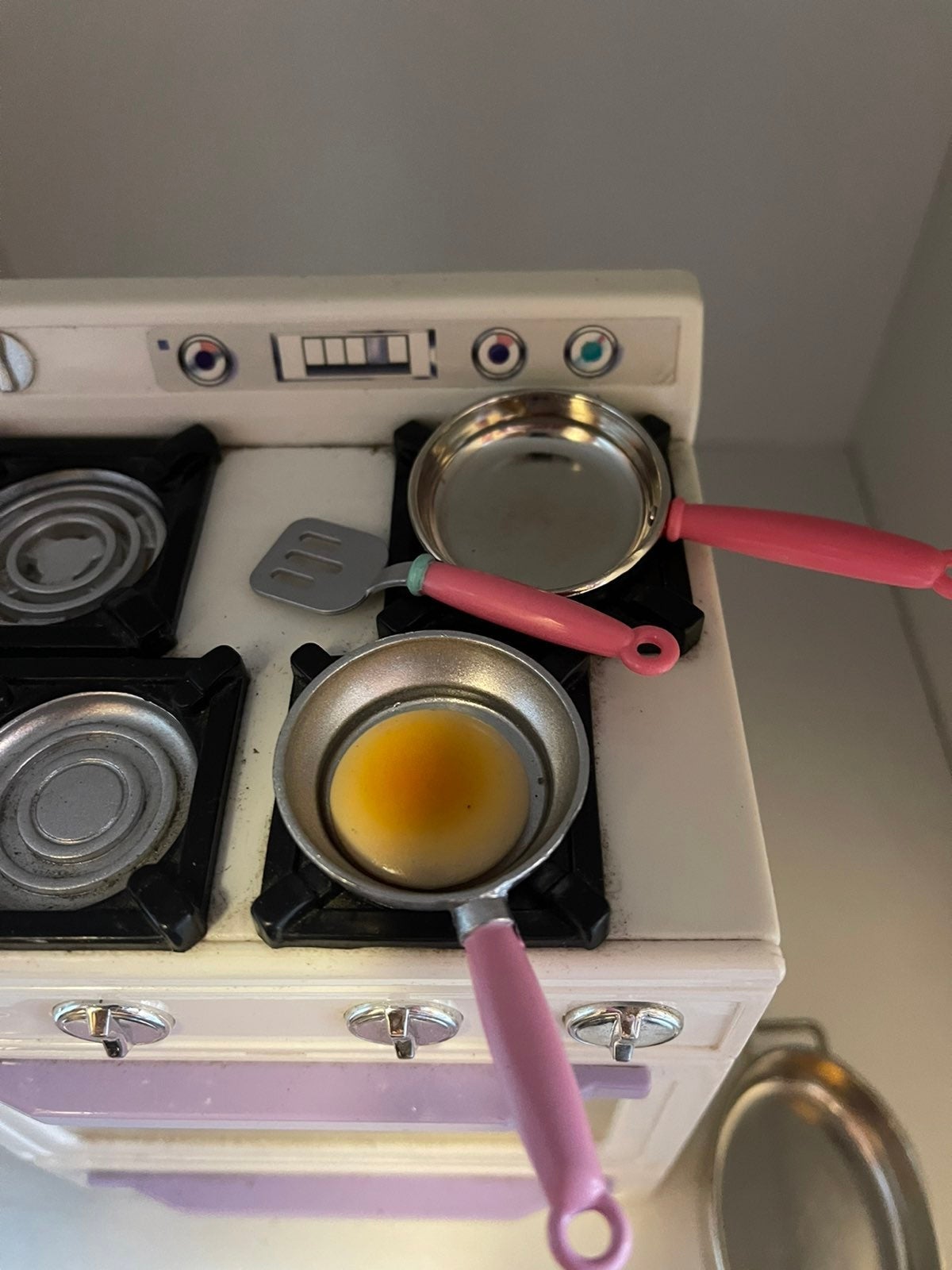 Shops Barbie kitchen