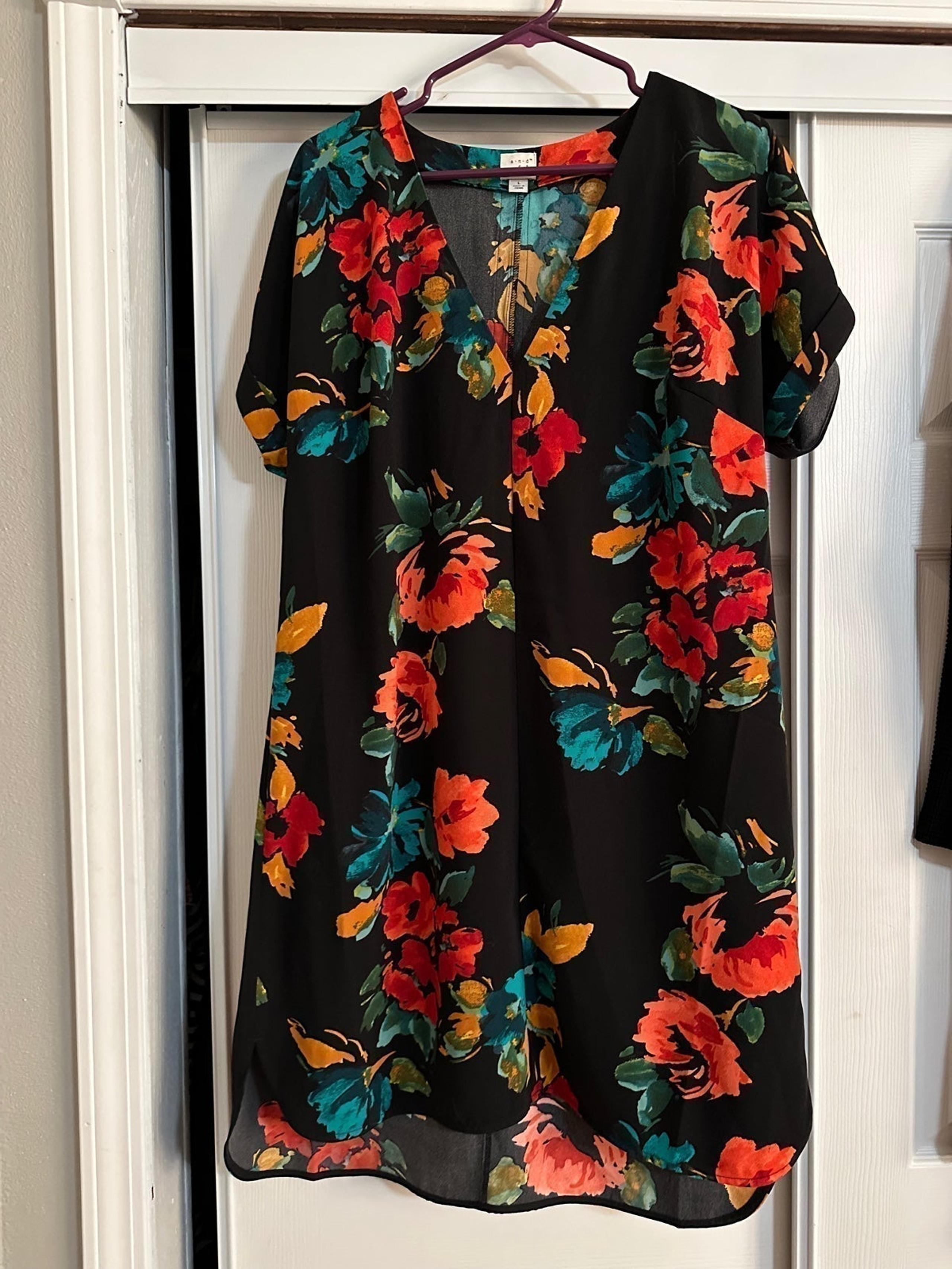 Brand new women’s dress size large - super cute buttons down back