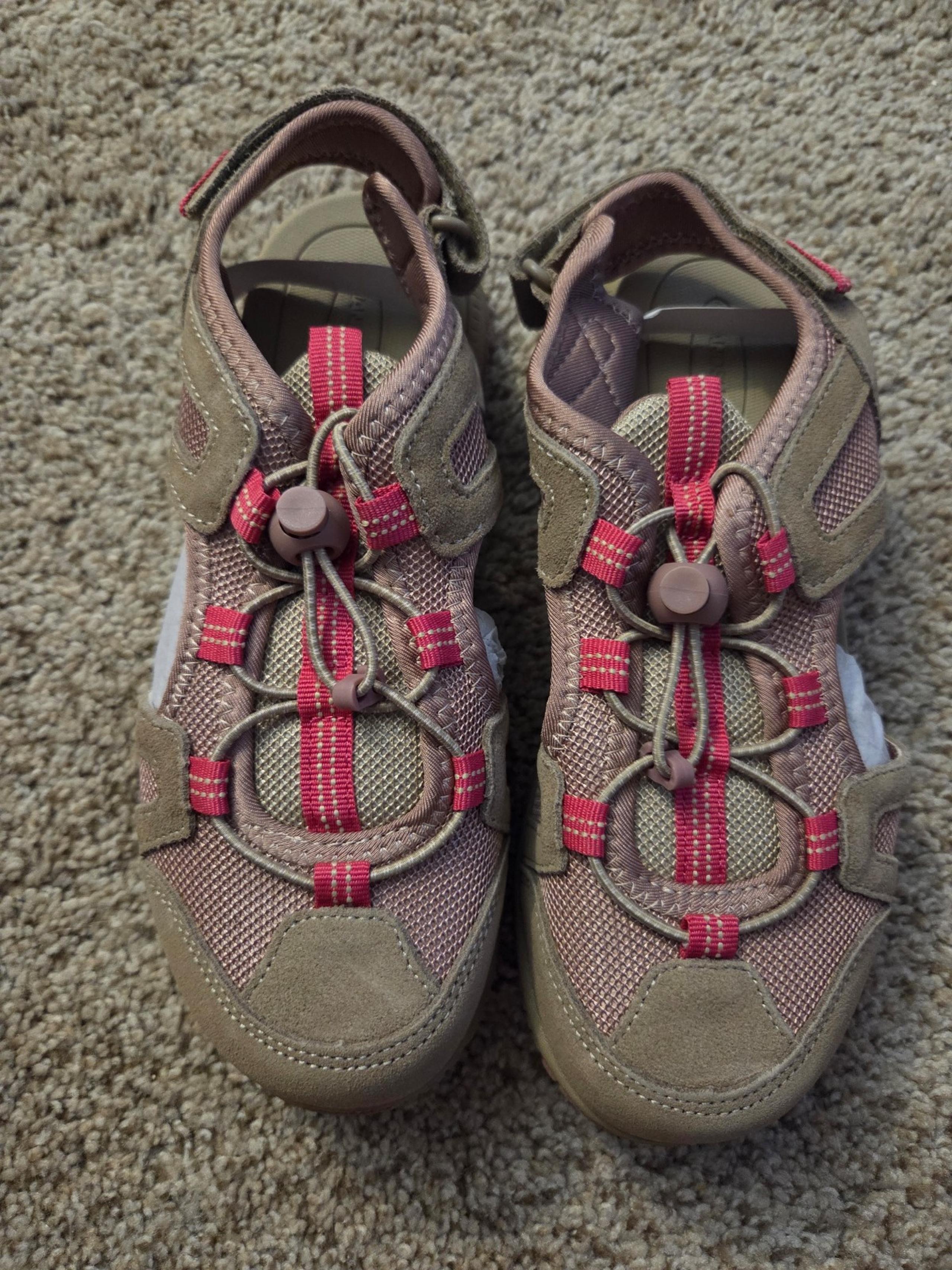 NWT Women's Lands End All Weather Closed Toe Sandals Wide Size 7 Desert Beige