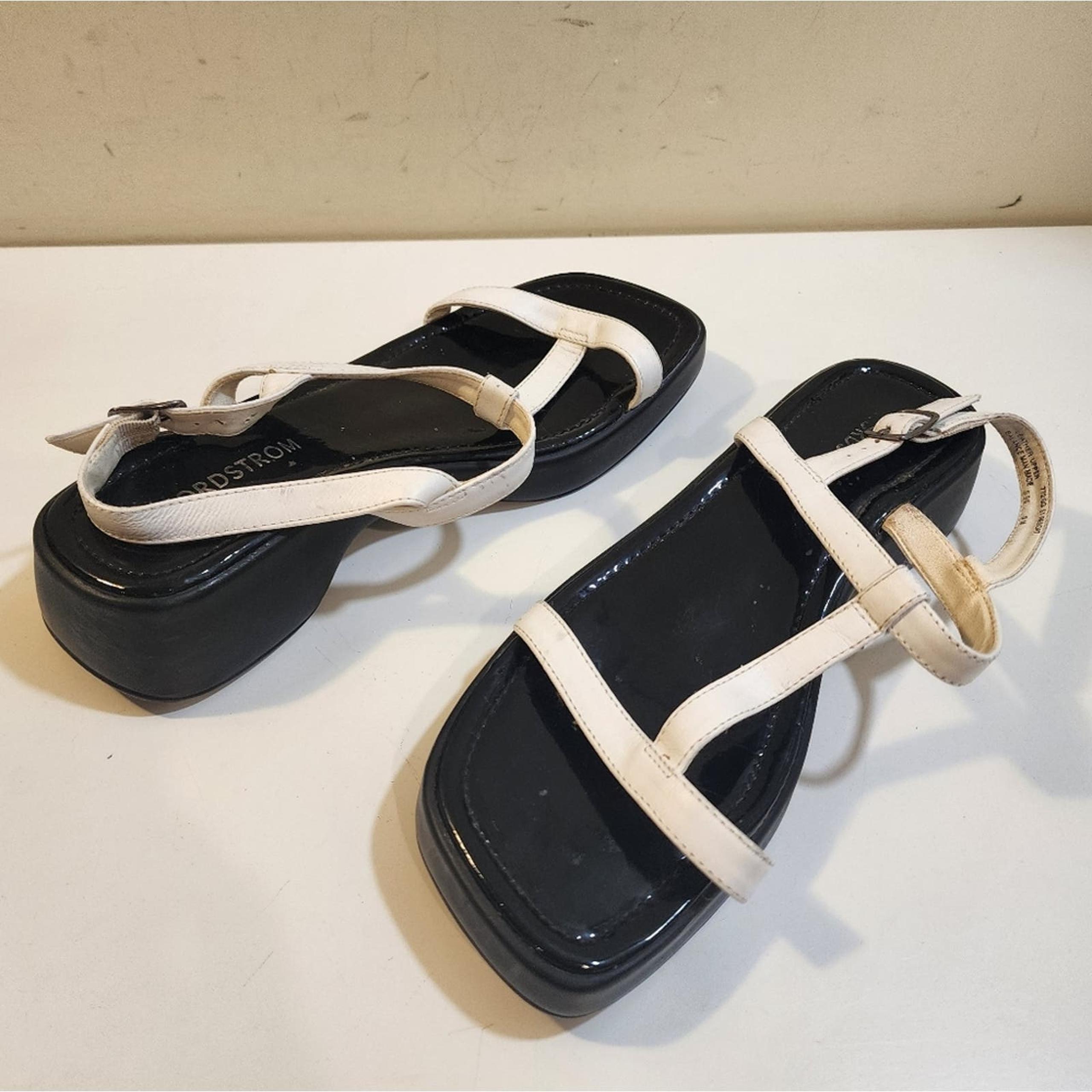 NORDSTROM White and Black  Resort Leather Upper Sandals size 9M