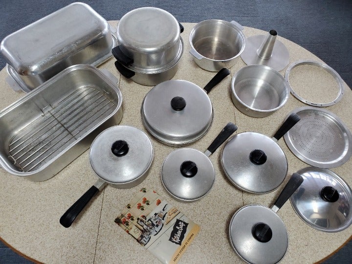 22 Piece Kitchen Craft Cookware Set