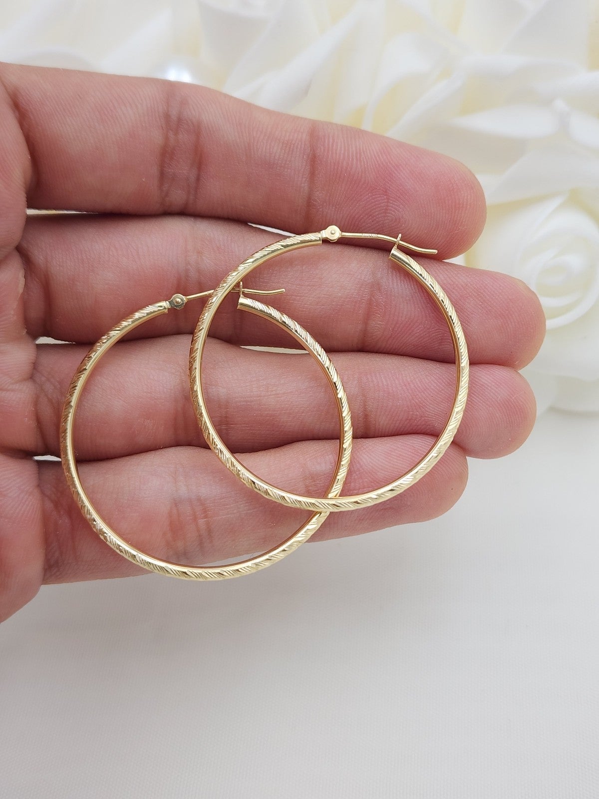 14k Gold Diamond Cut Pattern Hoop Earrings