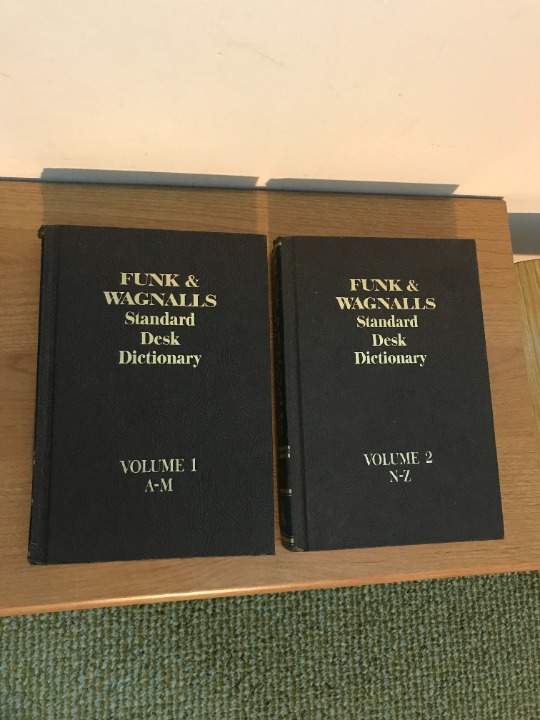 Funk & Wagnalls Standard Desk Dictionaries (Vol.1&2)