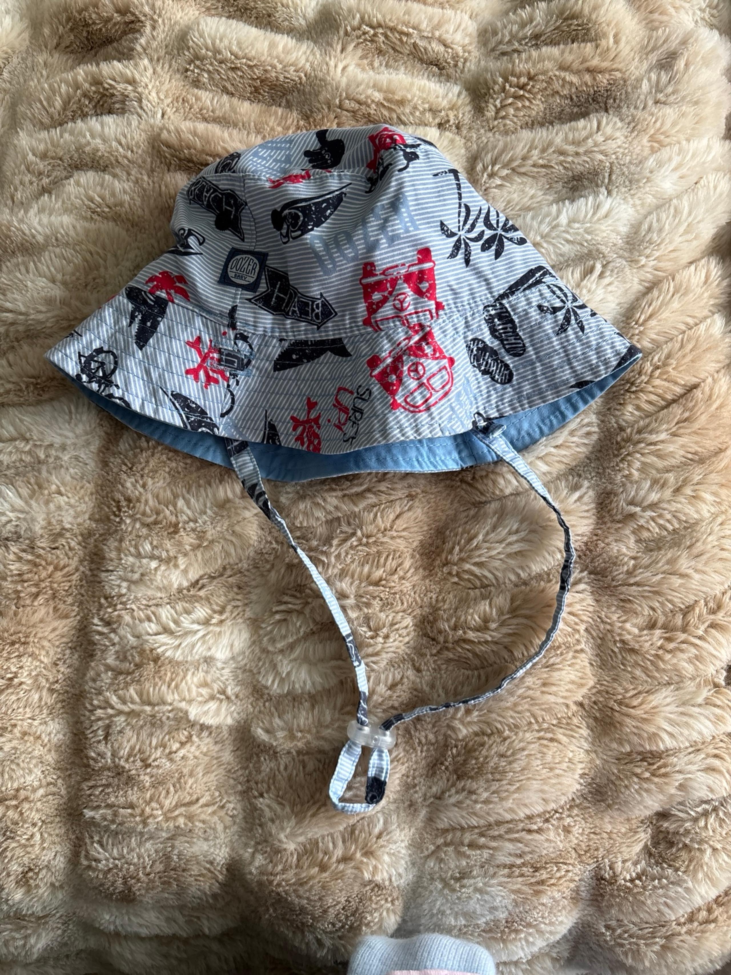 Reversible baby beach hat