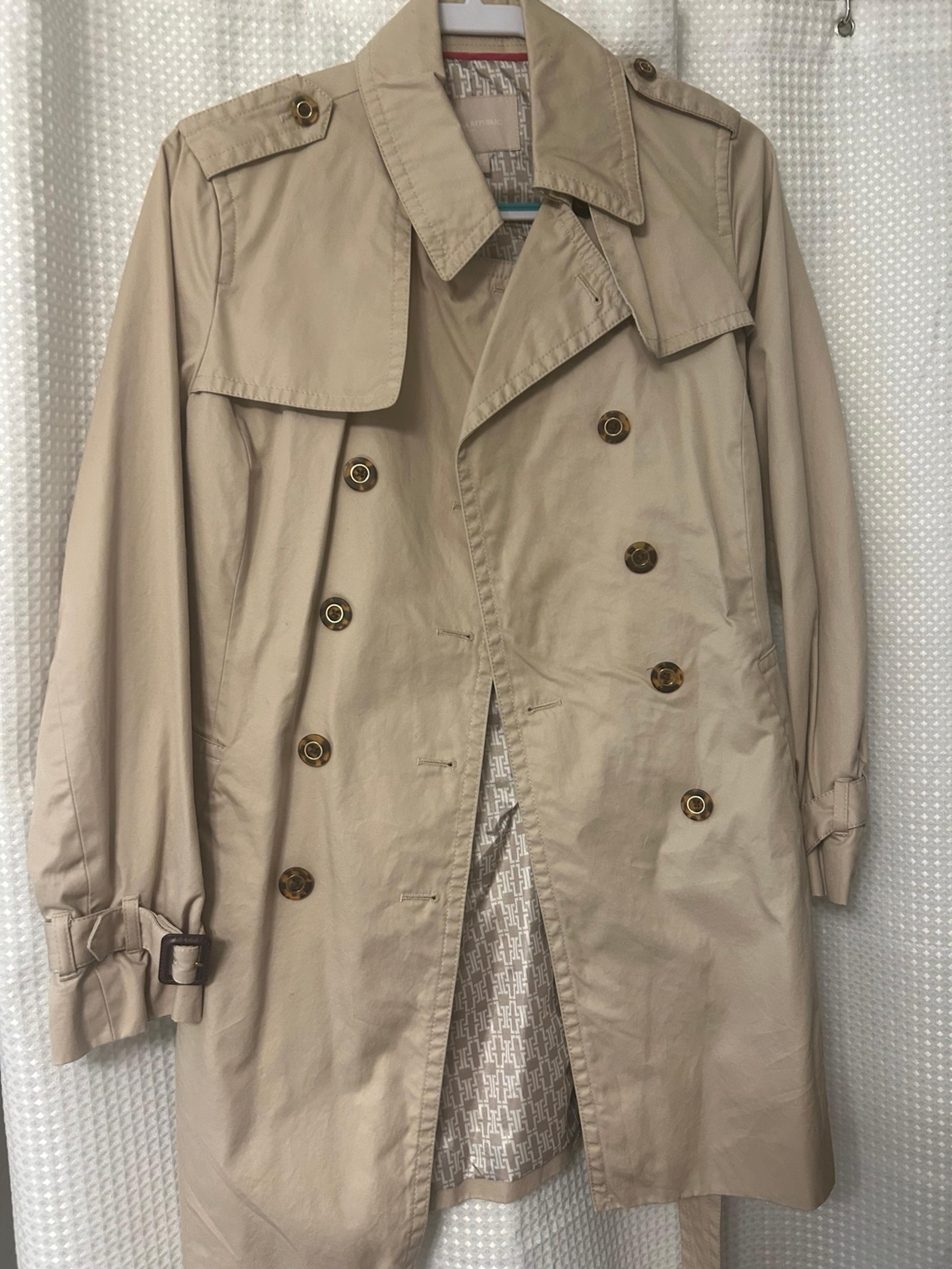 Medium Banana Republic Classic Trench Coat
