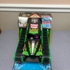 Monster Jam Official Grave Digger Trax All-Terrain Remote Control Car Truck 1:15