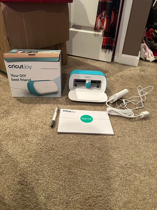 **USED ONCE** Cricut Joy Cutting and Writing Machine