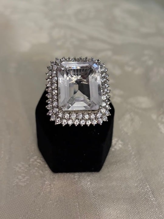 WOW! Beautify Quartz/White Topaz 35 cts in Sterling Silver (925)! Stunning!