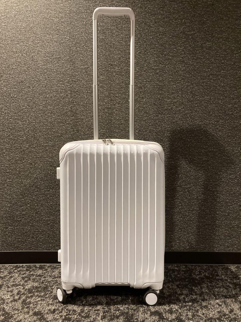 The early bird catches the worm! Recommended suitcase ^_^