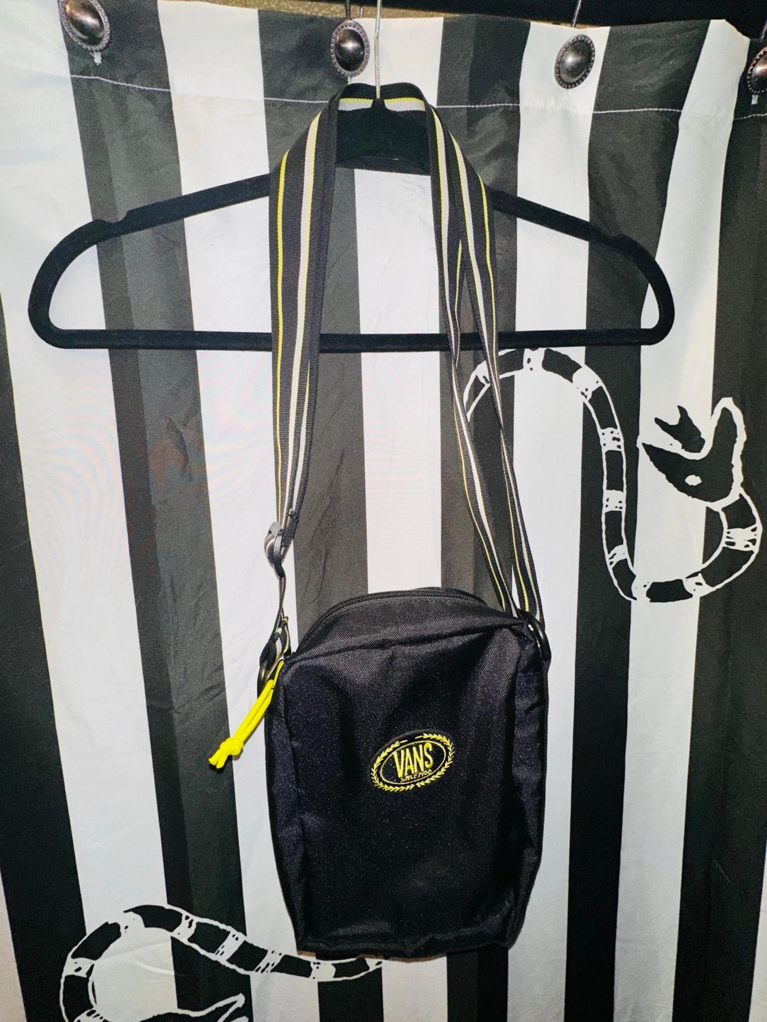 VANS SKATE CLASSICS EMBLEM CROSSBODY BAG BLACK