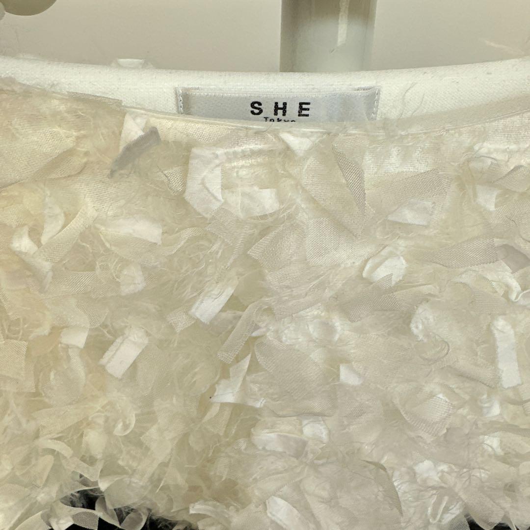 ご自宅用限定お買い得品 Tokyo SHE Elliy 38 size white, & black feather スカート