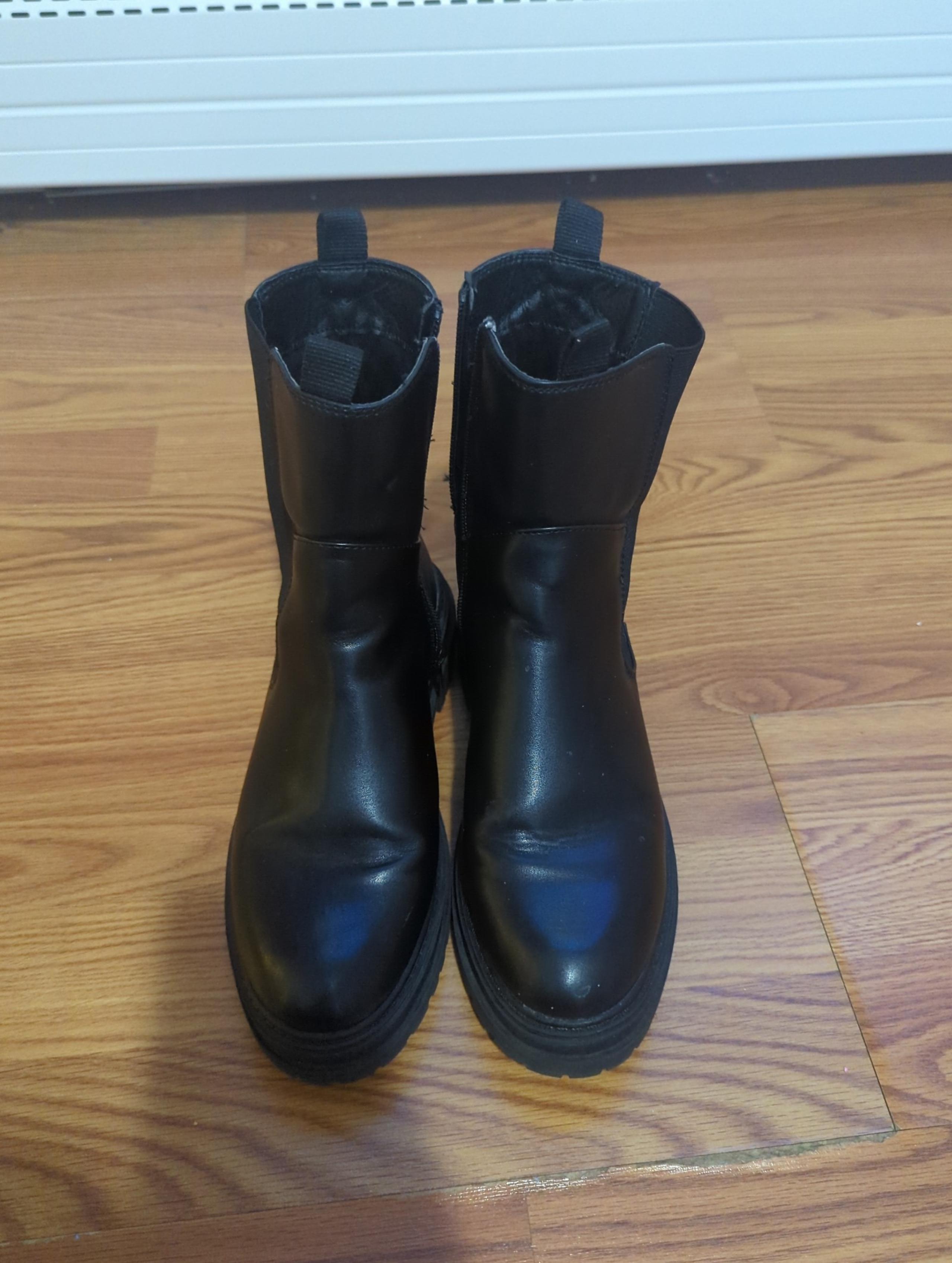 Women's platform boots