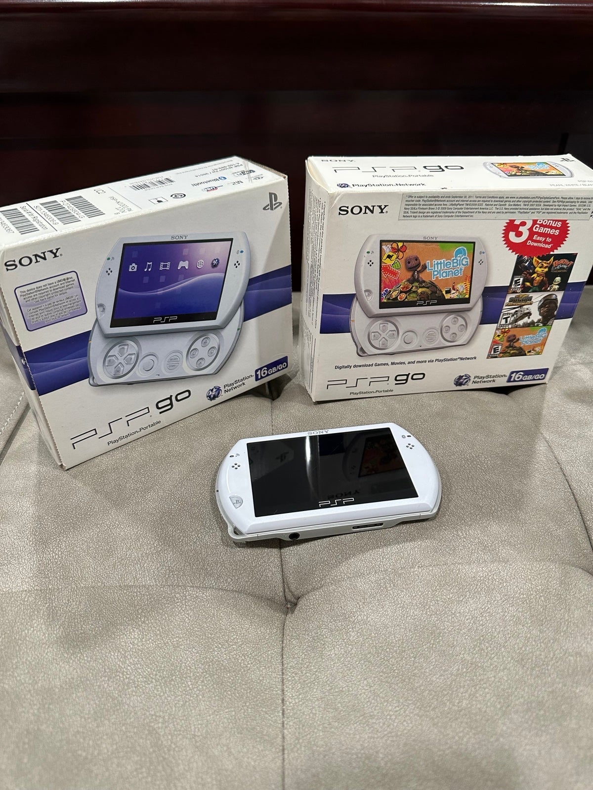 Sony PSP Go Console in Pearl White