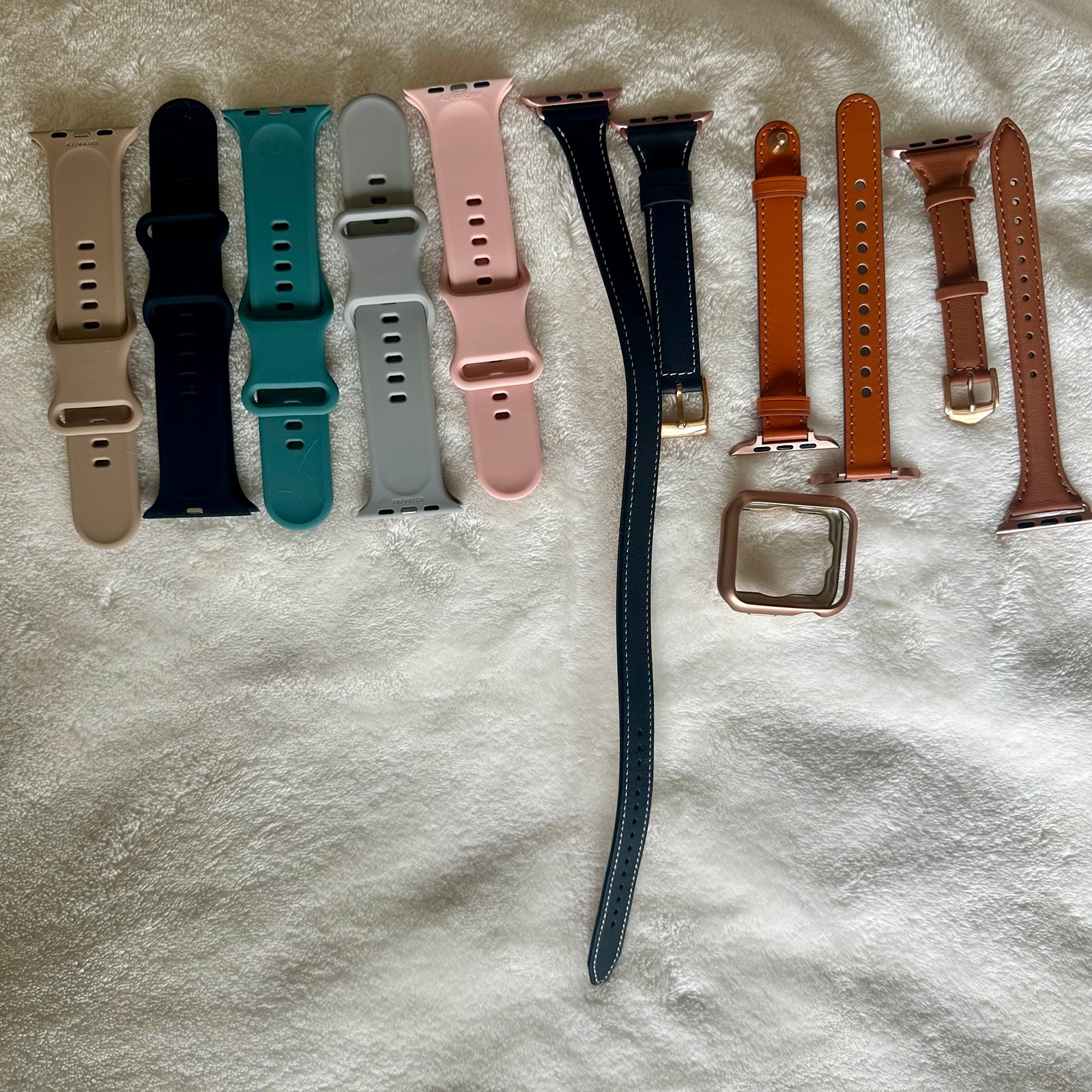 Lot of 8 Apple Watch Bands 42mm Silicone, Leather, And Faux All New Never Used!