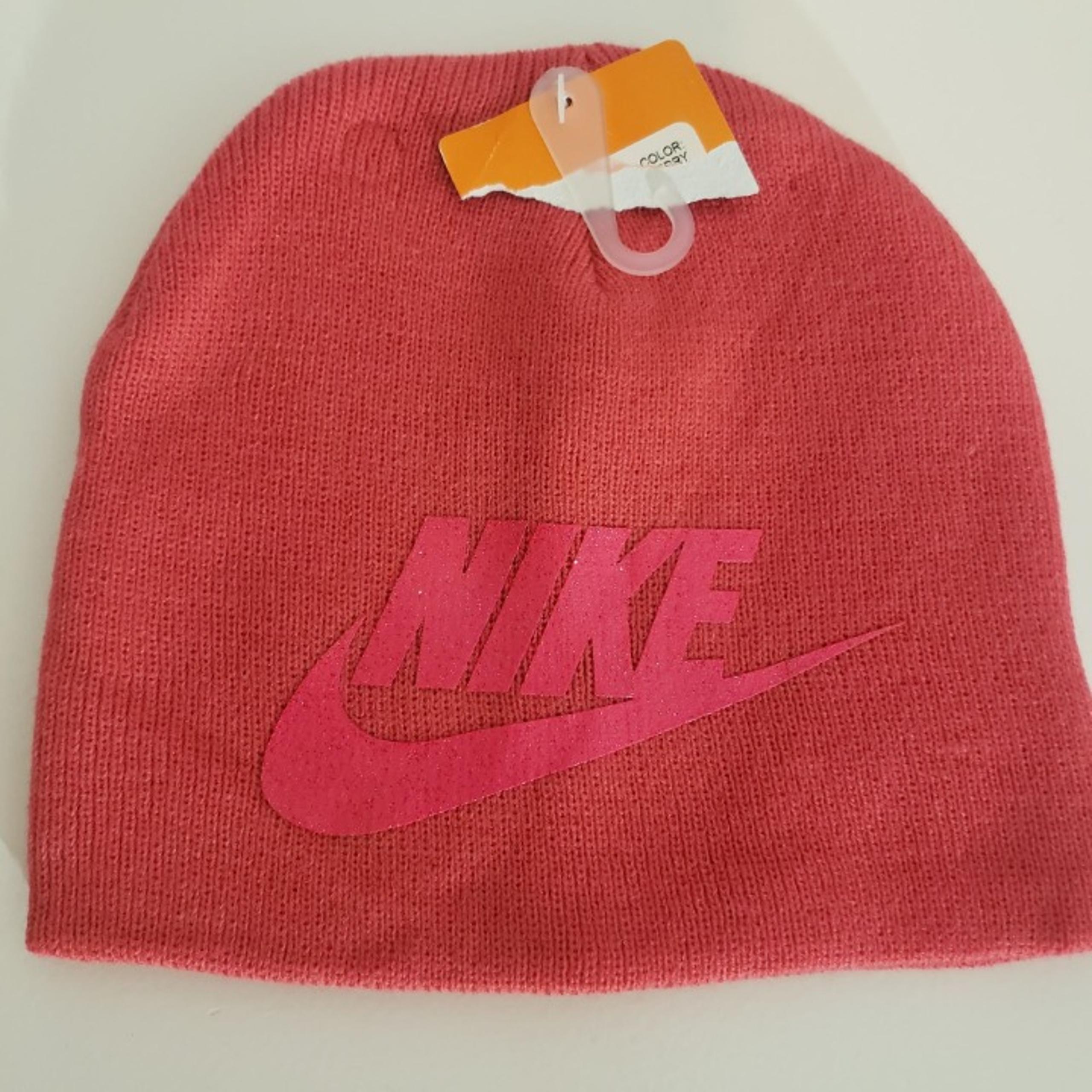 Nike beanie girls size 4-6X NWT