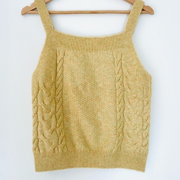 MARFINNO Cable-net Sweater Tank Top in Yellow Size M