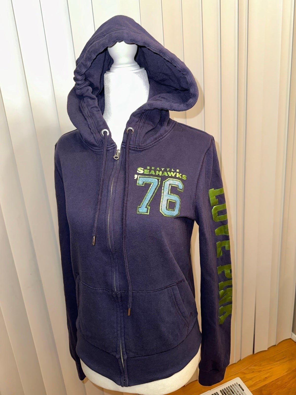 Hoodie NFL Pink Victoria’s Secret Seattle Seahawks hoodie women’s size M