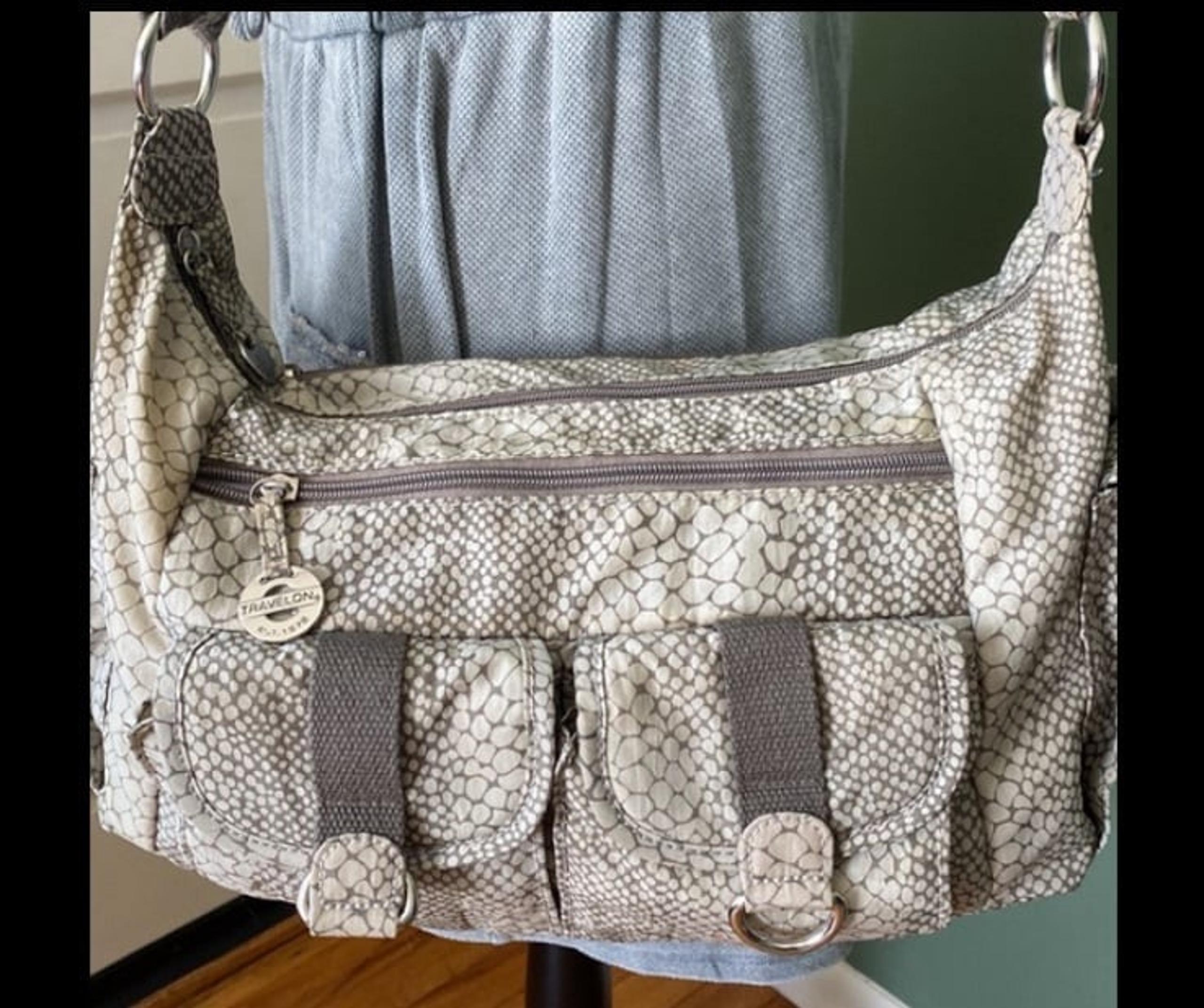 Women’s travel crossbody bag