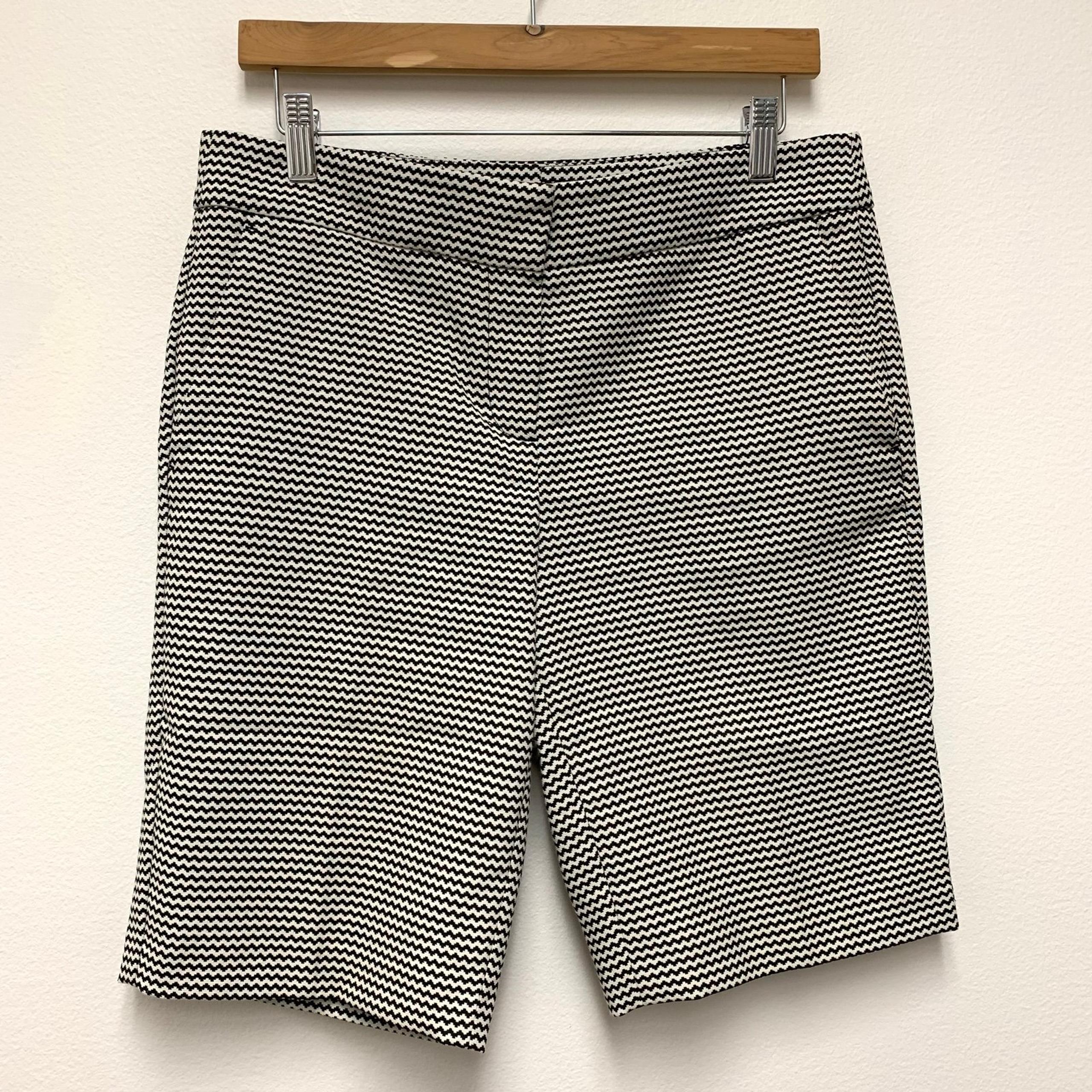 Ann Taylor 10" Boardwalk Shorts Size 6 Tailored Fit Dressy Bermuda Career Work