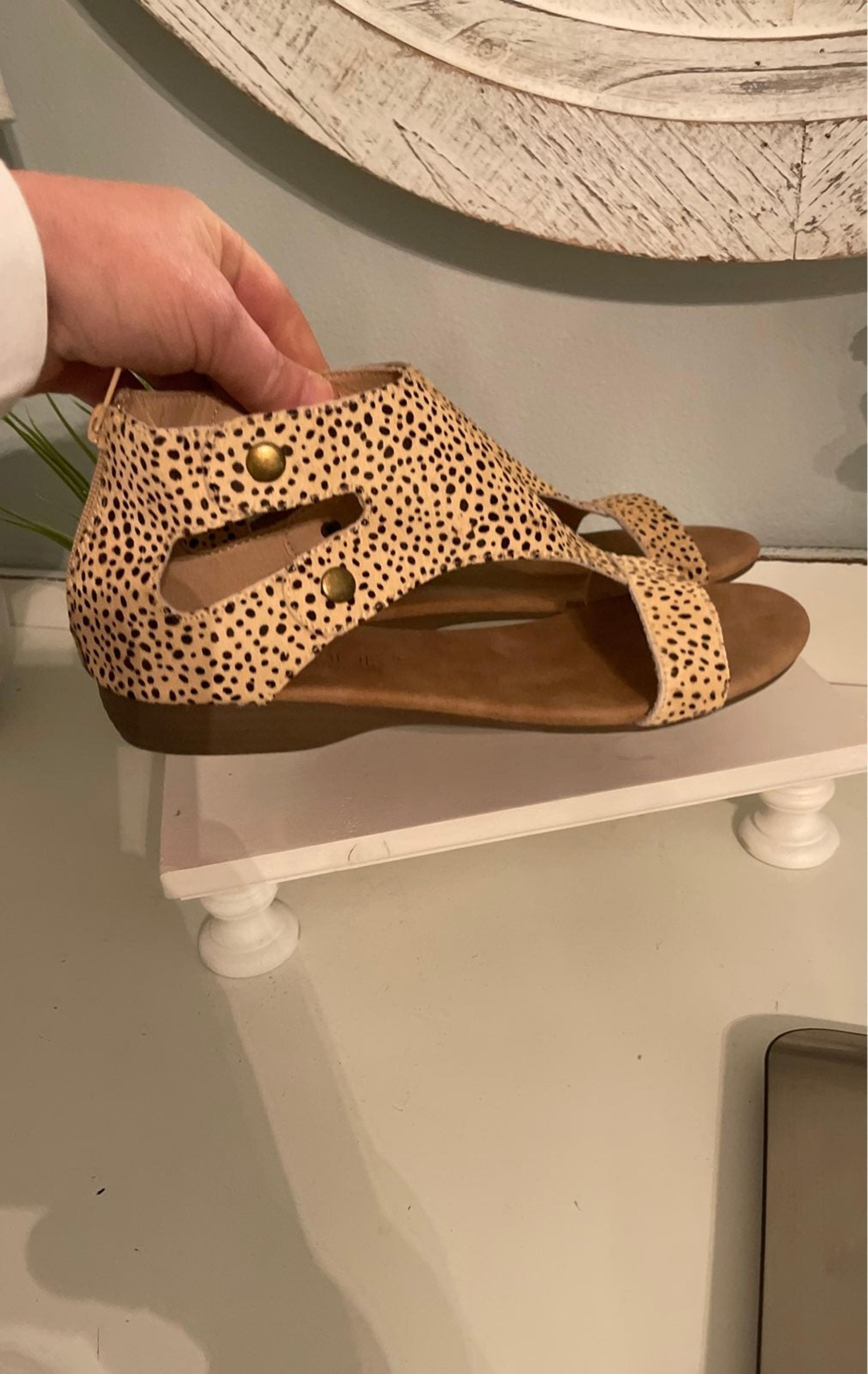 Womens sandals leopard print size 9