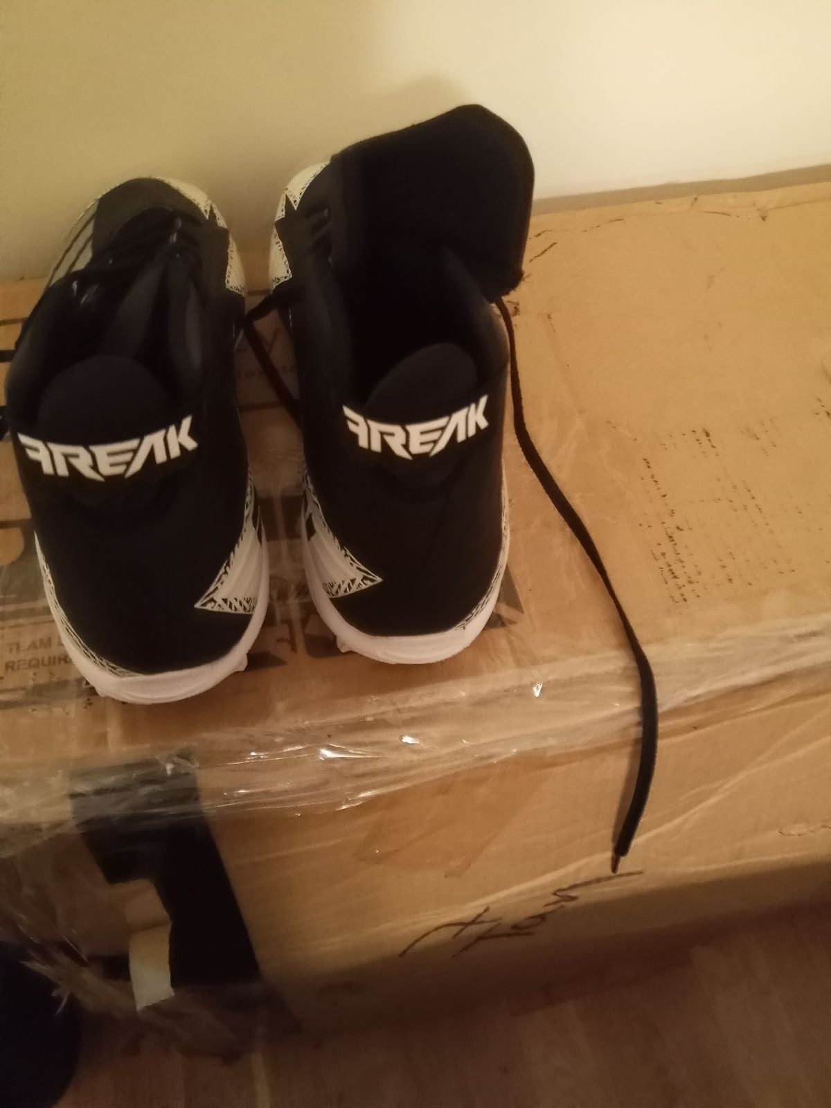Football addias sneakers