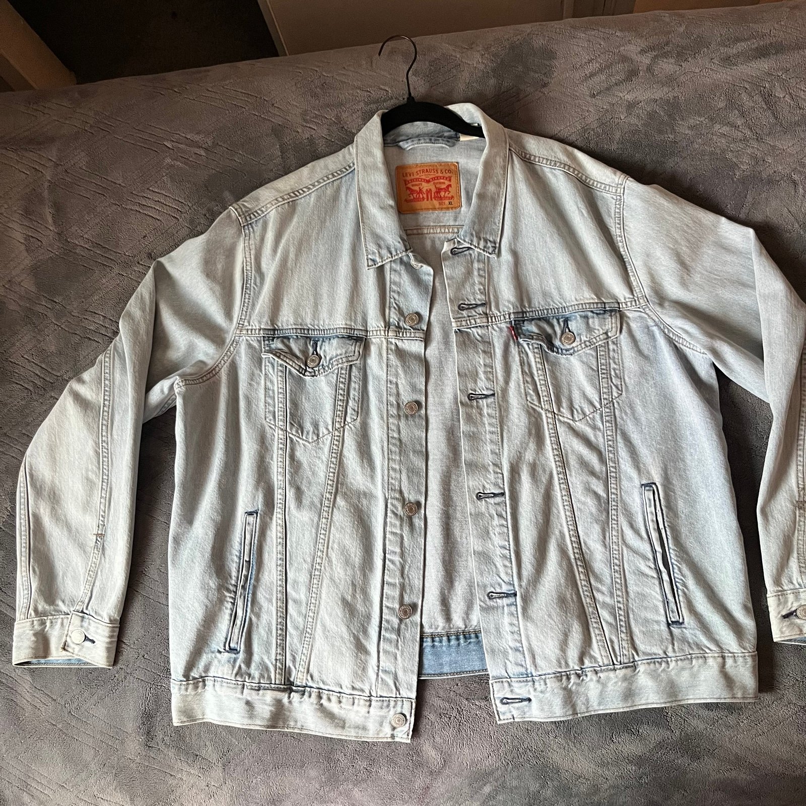 LEVI’S light denim jacket