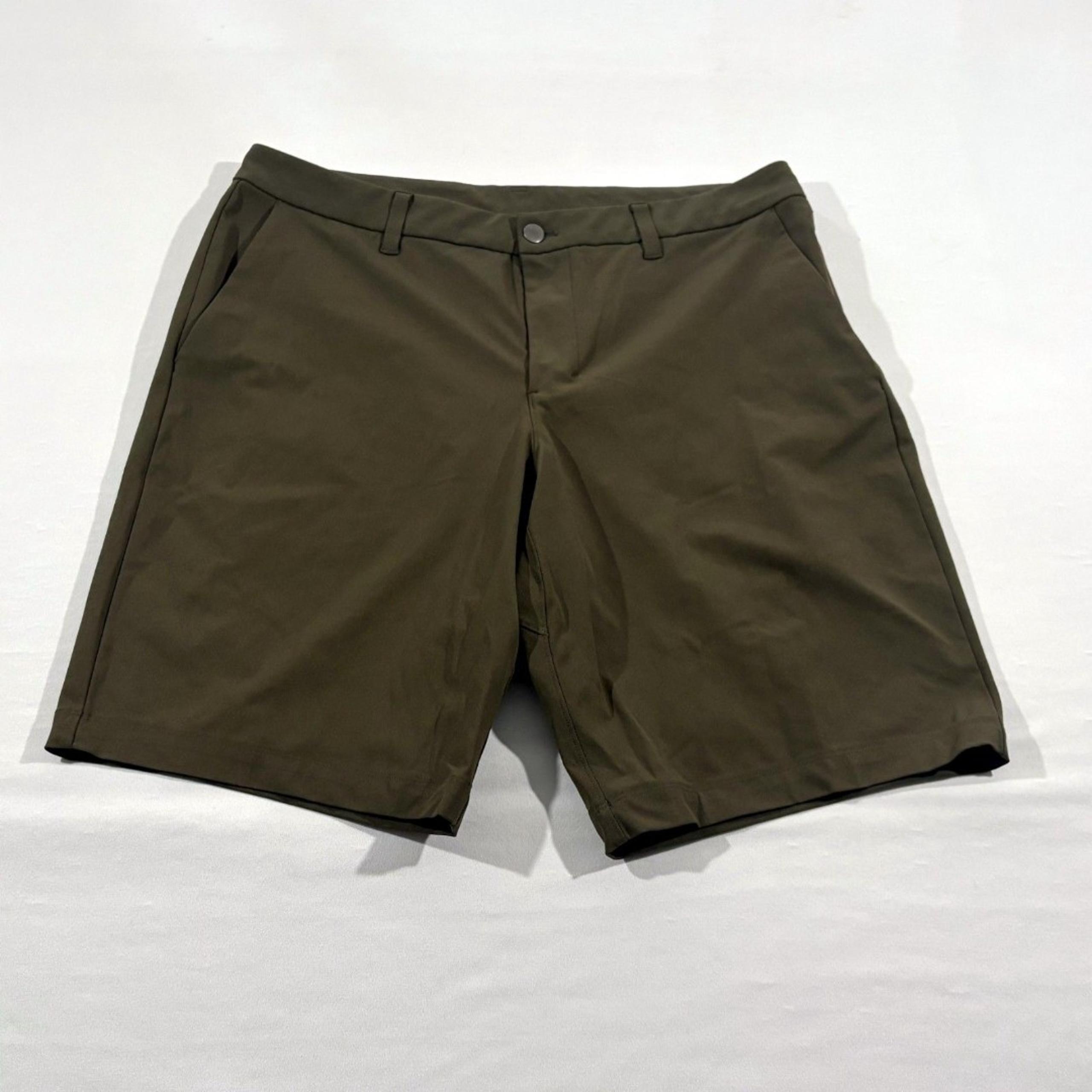 Lululemon Commission Shorts Green Classic Fit Warpstreme LM7A83SD Sz 34 10"