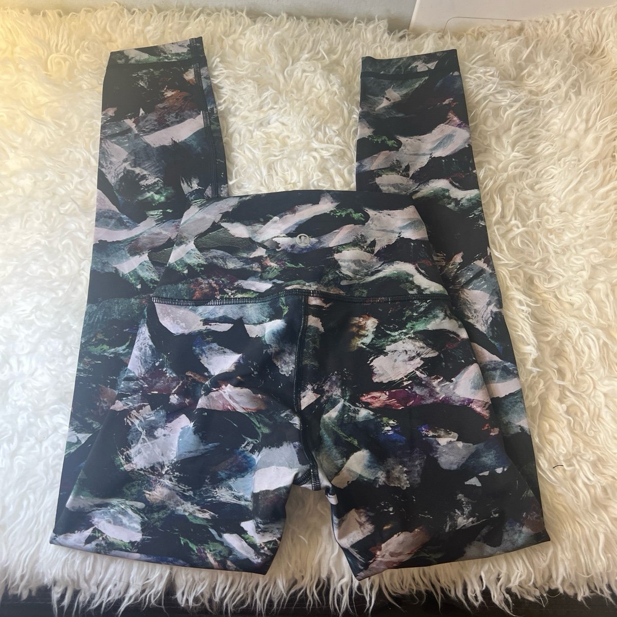 Lululemon wunder under leggings like new condition size 2