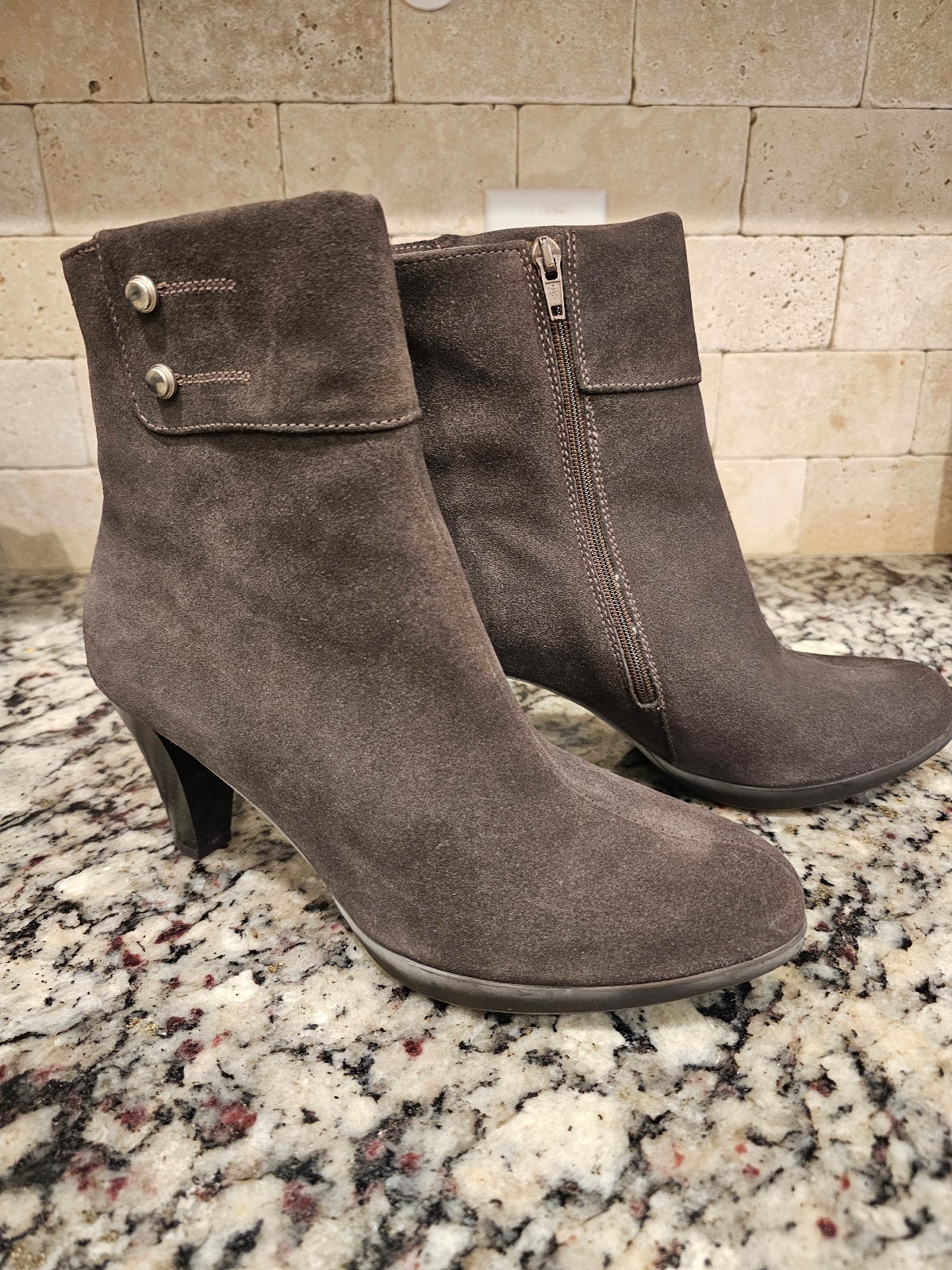 La Canadienne Mila black ankle heel boot 8.5 suede Moka New in box