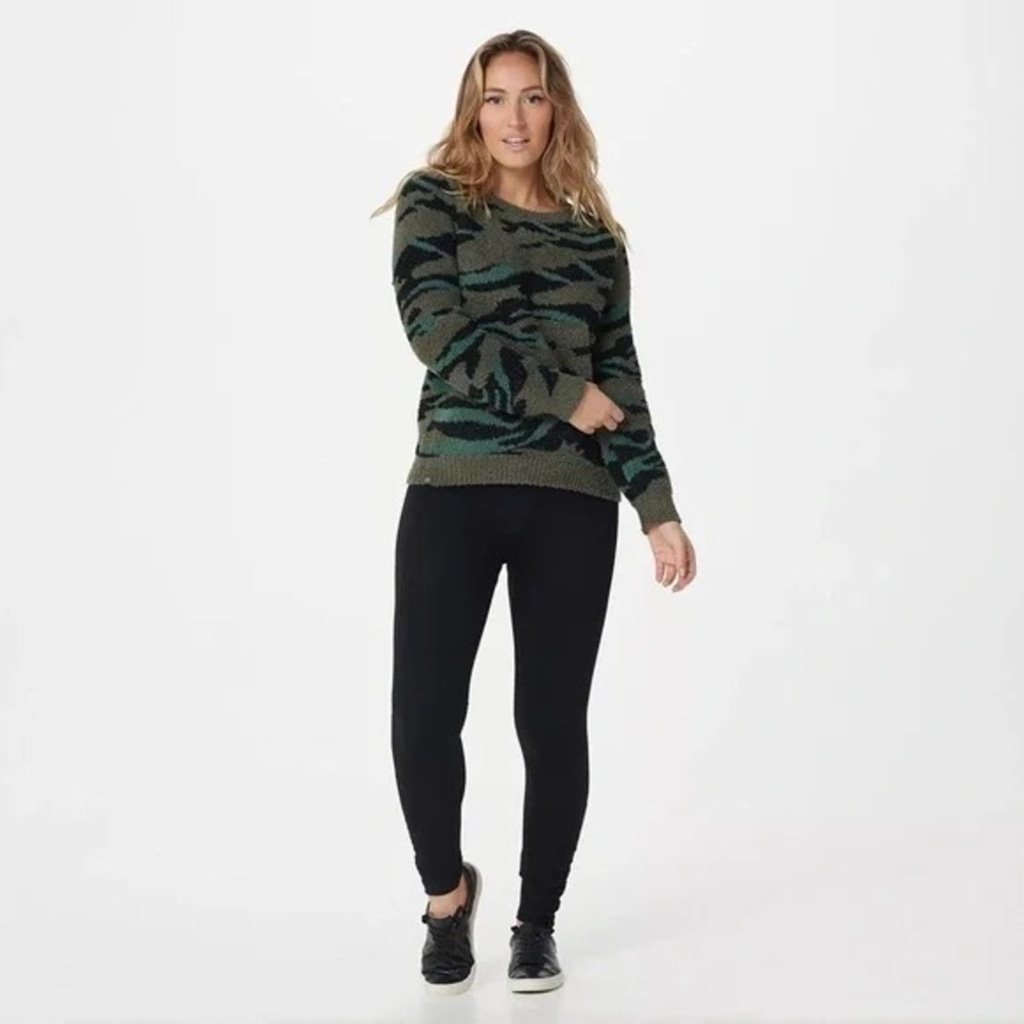 EUC Barefoot Dreams Cozychic Seaside Crew Neck Pullover Army Green Camo Size XL