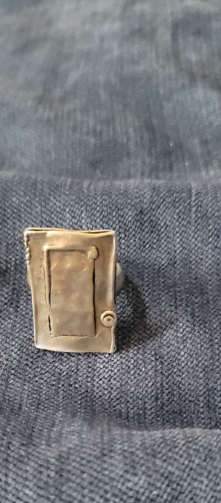 Vintage Dibae shabooISterling silver ring weighing 7 grams and is size 6.5