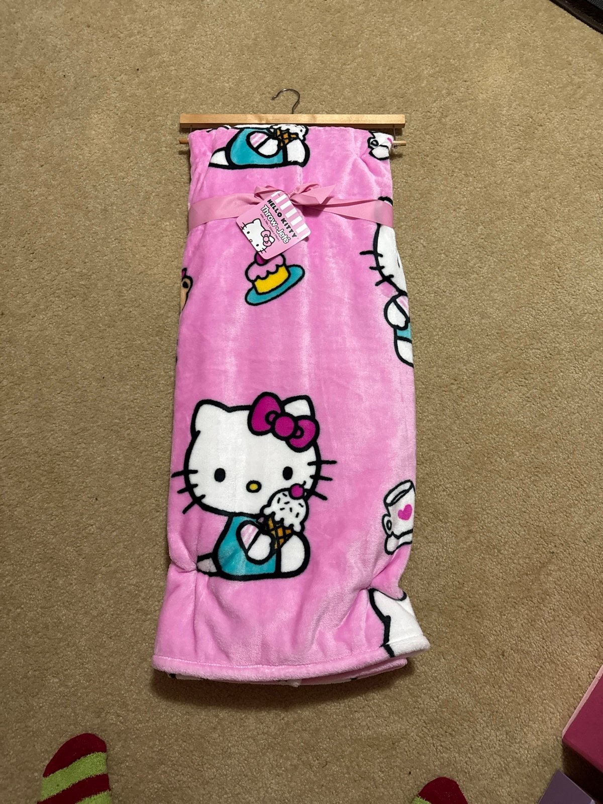Hello Kitty Tiny Chum Pink Blanket