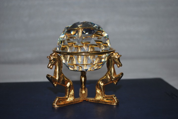 3 Horses Holding Globe Swarovski