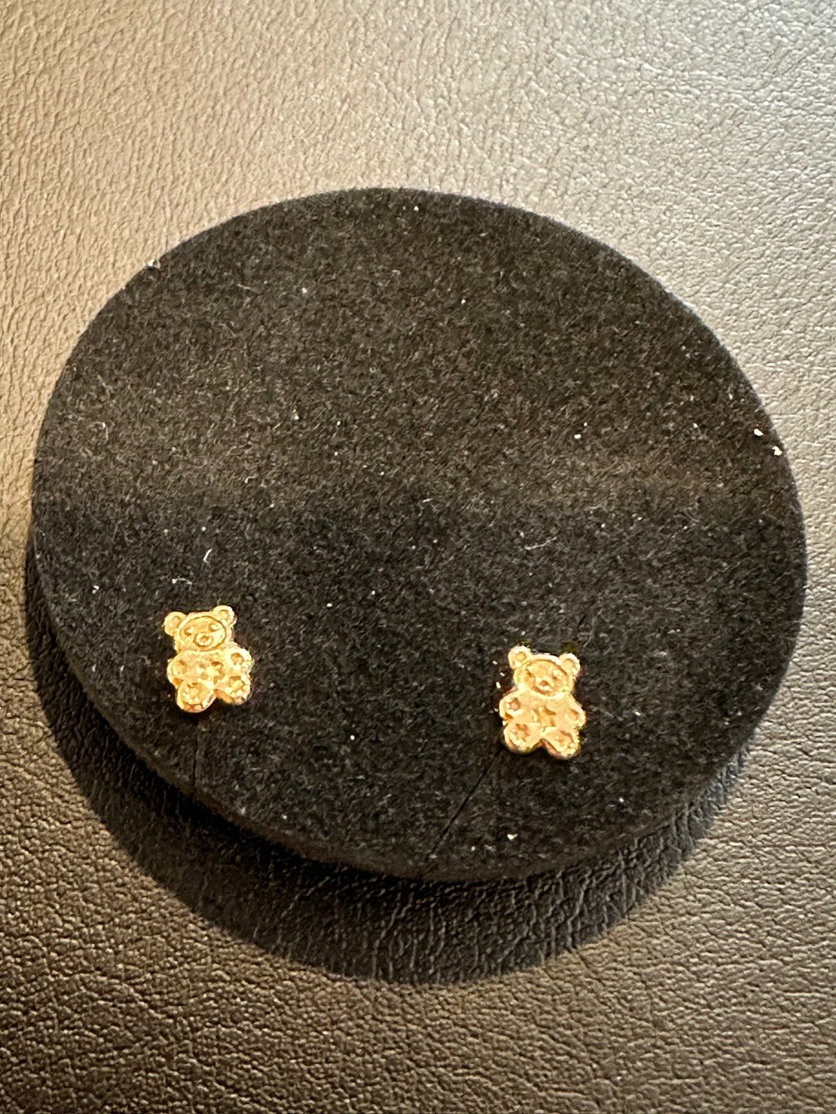 Baby bear safety back earrings 18k