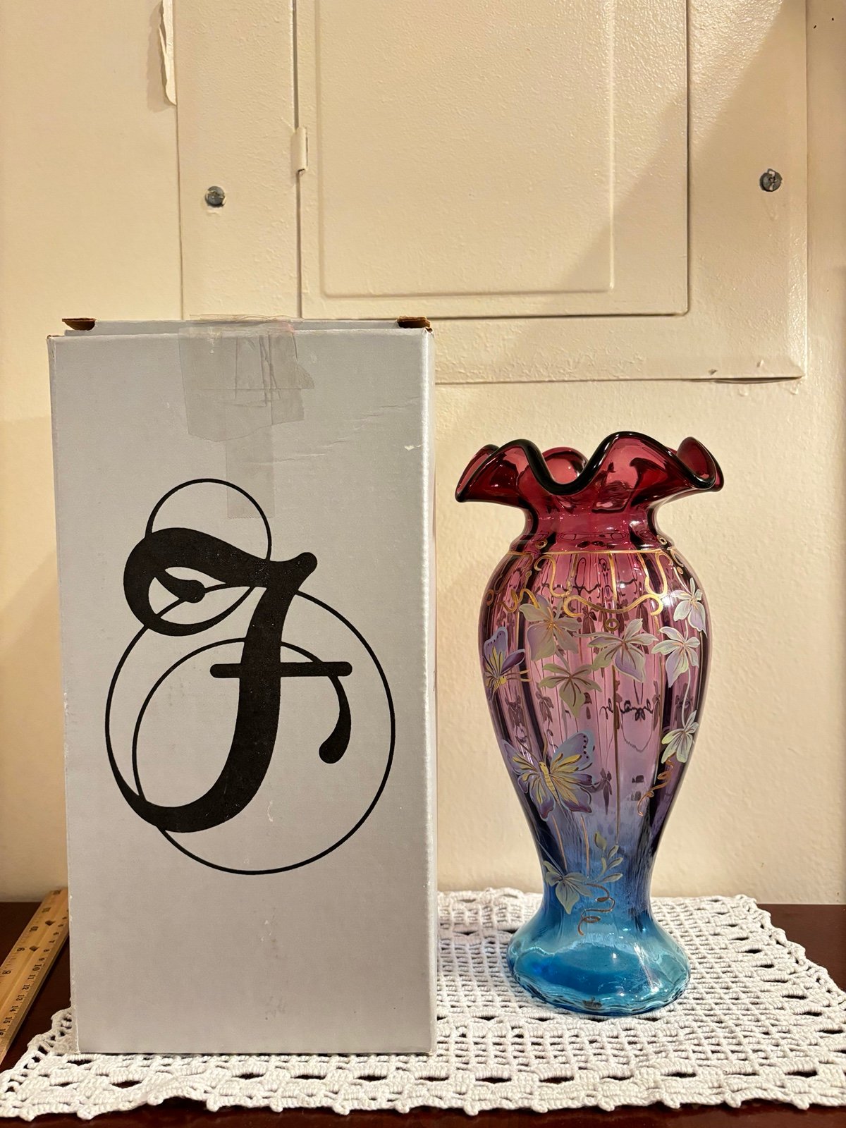 Fenton 2000 Mulberry Butterflies & Falling Leaves Vase With Original Box