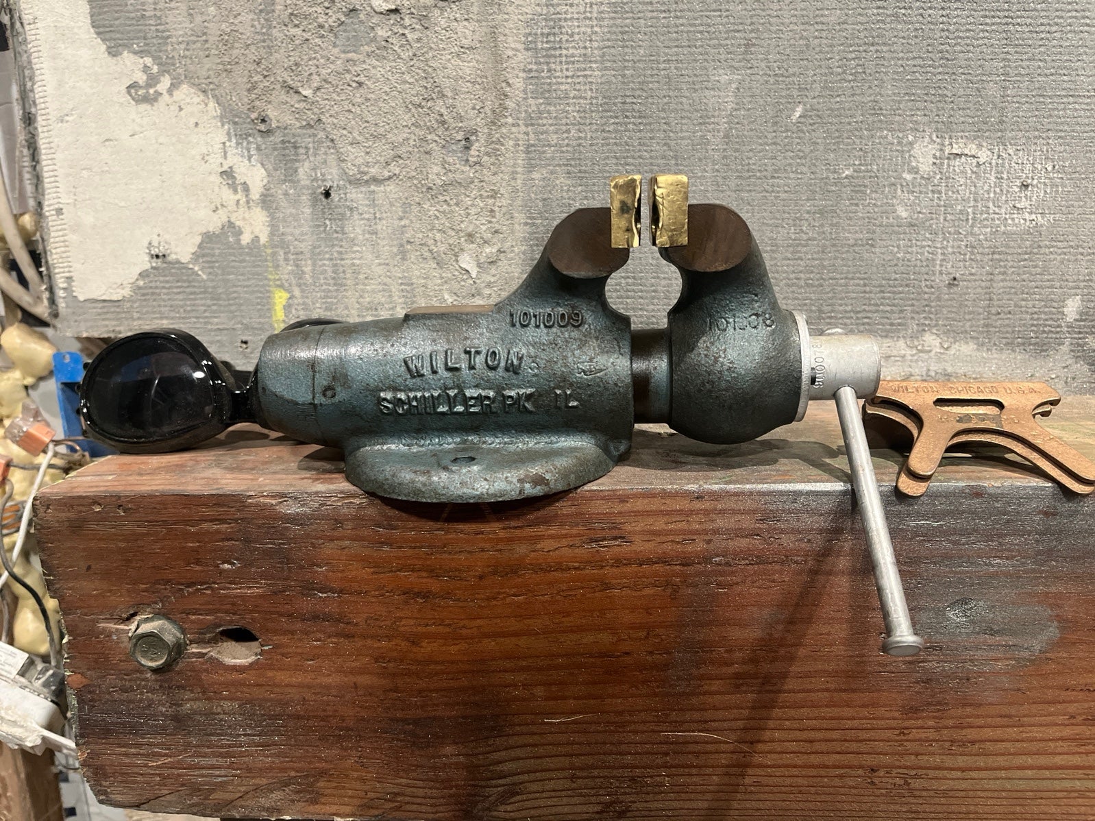 Wilton 2.5inch toddler bullet vise original patina ULTRA RARE SCHILLER PARK