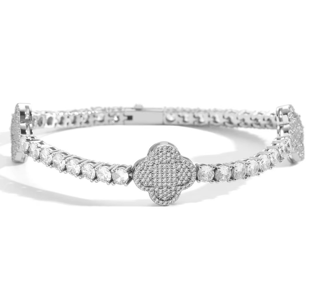 Clover leaf bracelet