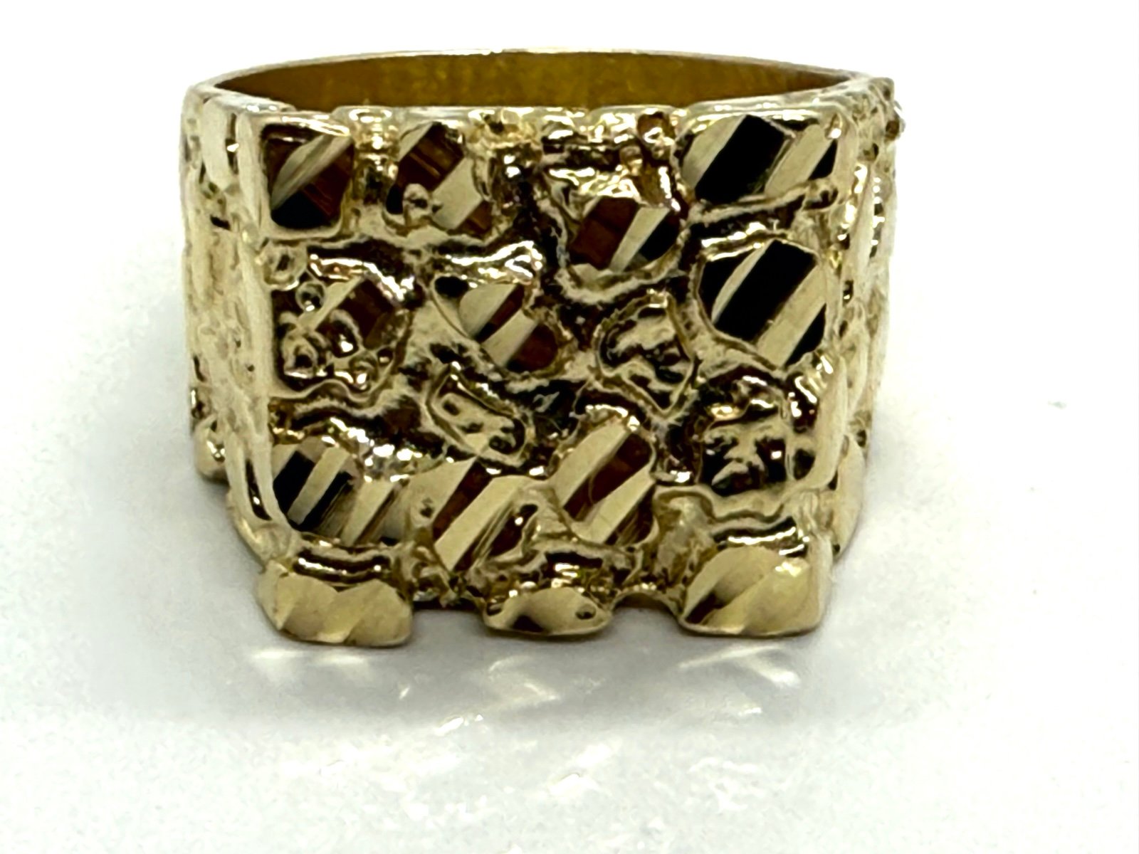 14k Solid Gold Nice Fancy Men Nugget Ring Size 10. Grams 13